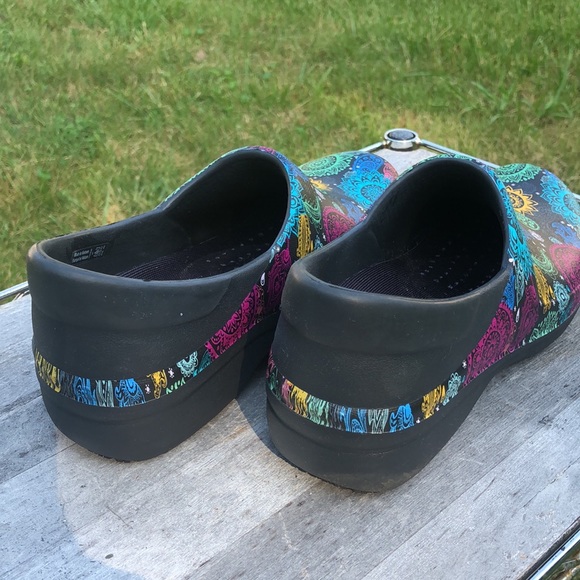 Crocs Women's Neria Pro Ii Clog | Slip Resistant Work Shoes size 7m, like new - Picture 3 of 6